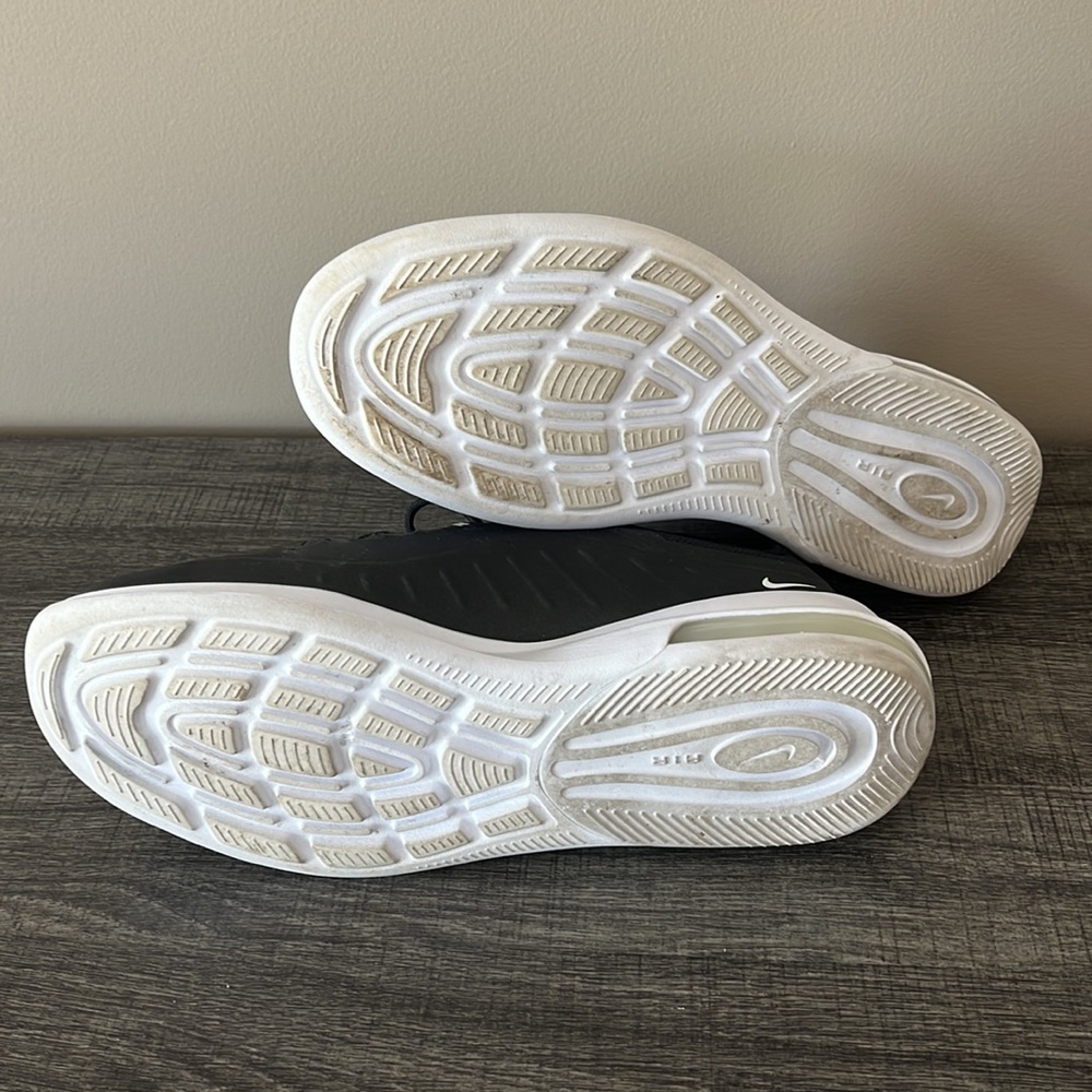Nike AirMax Axis - Picture 4 of 6